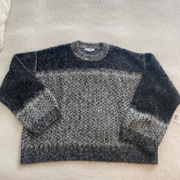 NWT- Oversized Boxy Knit Crewneck - Picture 4 of 9